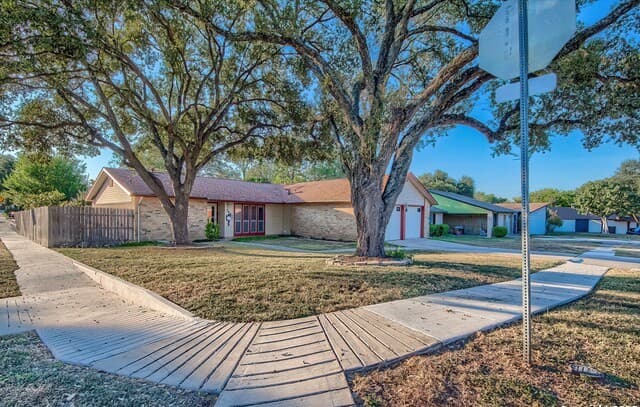 3-bedroom rental at 6113 Sun Dial in Leon Valley, TX — photo 2
