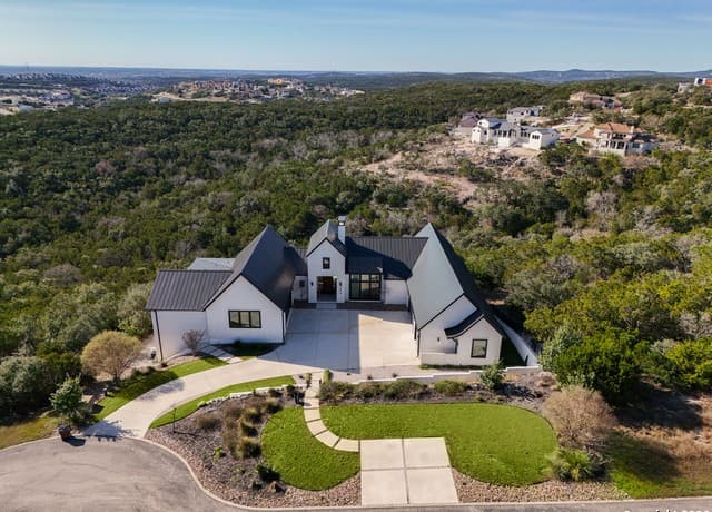 4-bedroom rental at 8414 Terra Mont in San Antonio, TX — photo 3