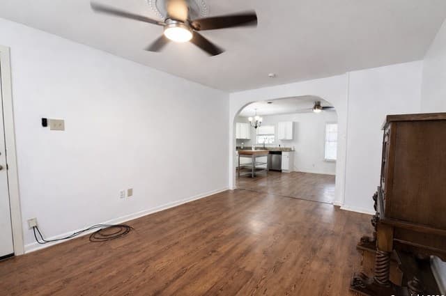 3-bedroom rental at 1001 Kathleen in Pleasanton, TX — photo 5