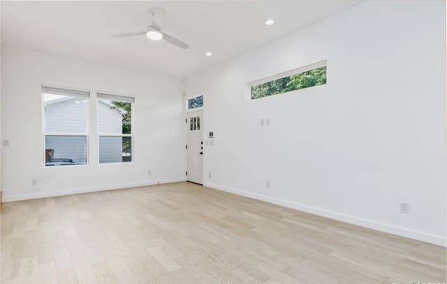 3-bedroom rental at 2507 E Commerce 2 in San Antonio, TX — photo 4