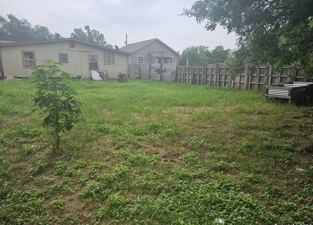 4-bedroom rental at 907 Hough in Adkins, TX — photo 1