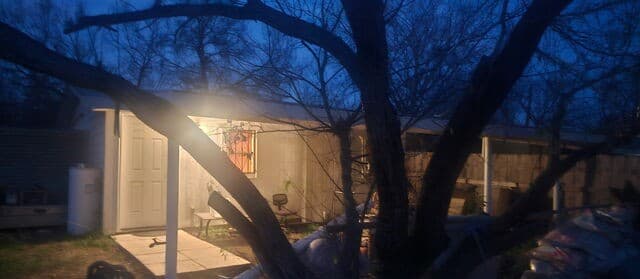 5-bedroom rental at 915 Novella in Adkins, TX — photo 1