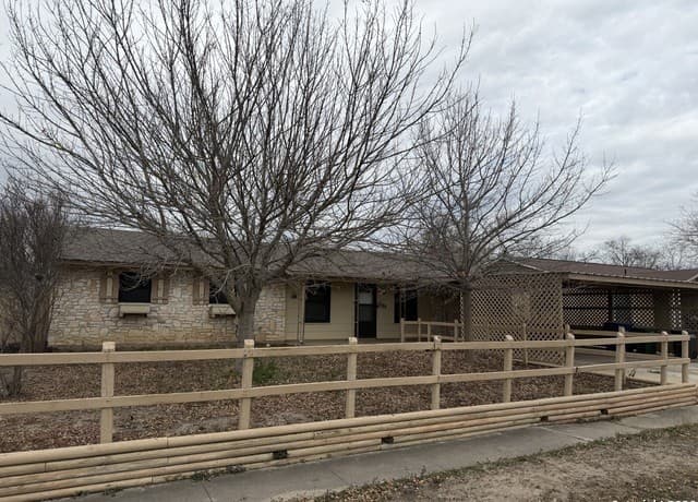 4-bedroom rental at 7139 Laurel Valley in San Antonio, TX — photo 2