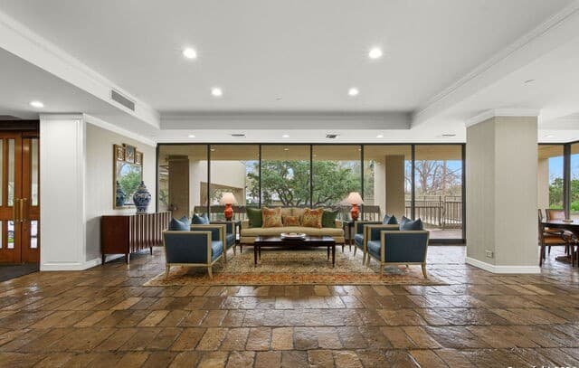 2-bedroom rental at 4001 N New Braunfels Unit 1206 in San Antonio, TX — photo 4