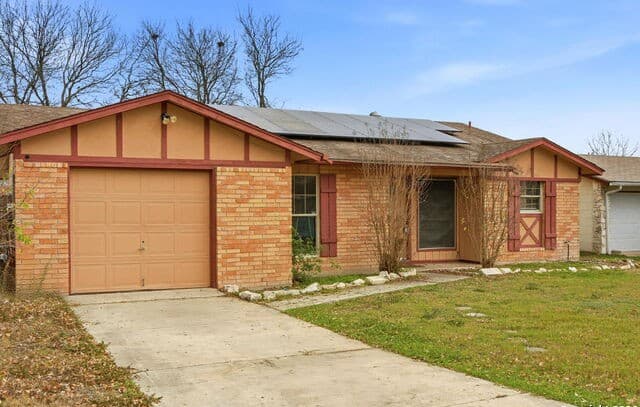 Home for sale at 126 Meadow Way in Converse, TX — photo 2