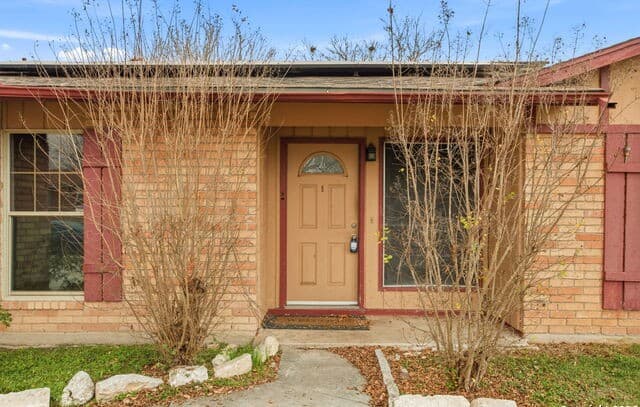 Home for sale at 126 Meadow Way in Converse, TX — photo 3