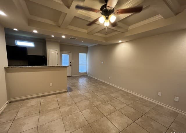 3-bedroom rental at 6006 Jax Way Unit 103 in San Antonio, TX — photo 3