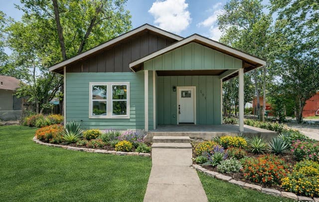 3-bedroom rental at 101 New York in San Antonio, TX — photo 2