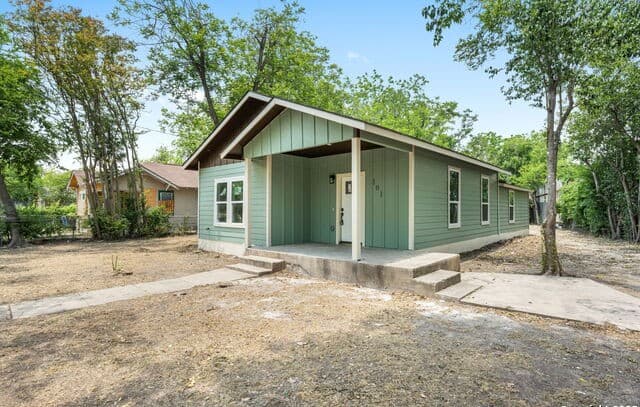 3-bedroom rental at 101 New York in San Antonio, TX — photo 3