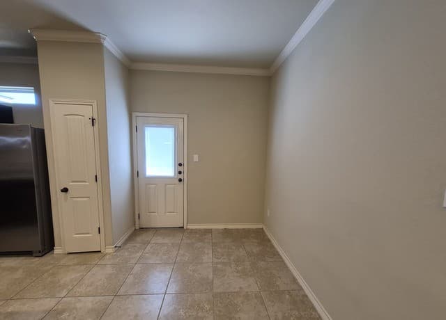 3-bedroom rental at 6522 Marcel Way Unit 102 in San Antonio, TX — photo 4