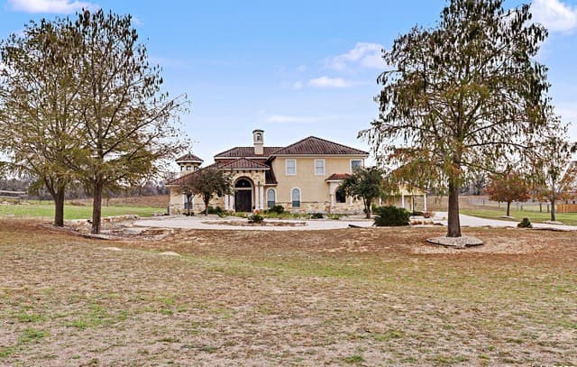 4-bedroom rental at 113 Abrego Mount in Floresville, TX — photo 1