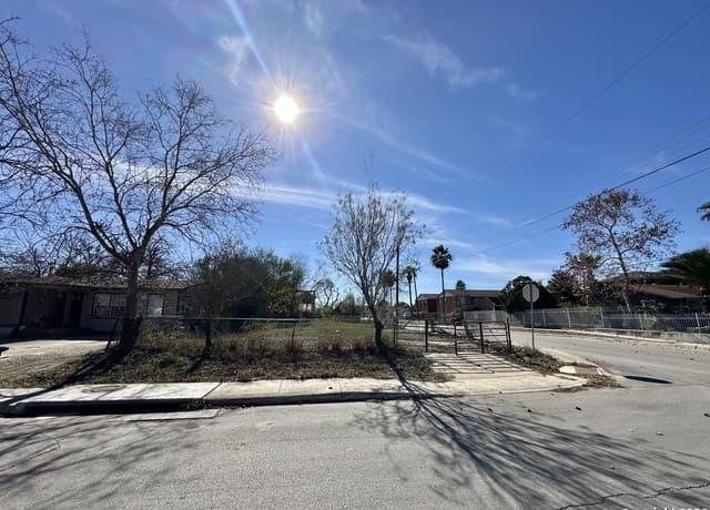 rental at 438 Vestal in San Antonio, TX — photo 1