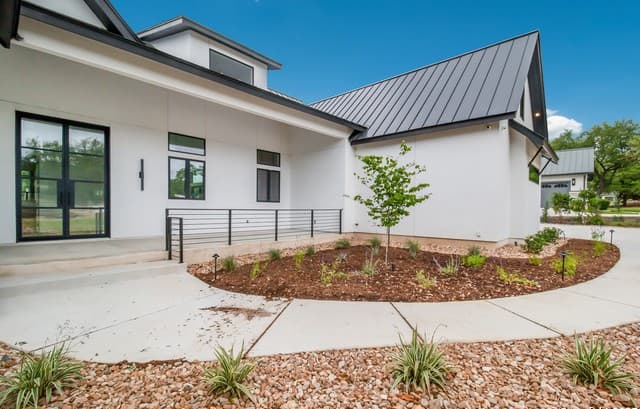 3-bedroom rental at 430 Arthur Court in Spring Branch, TX — photo 4