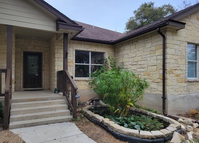 4-bedroom rental at 254 County Road 6876 in Natalia, TX — photo 1