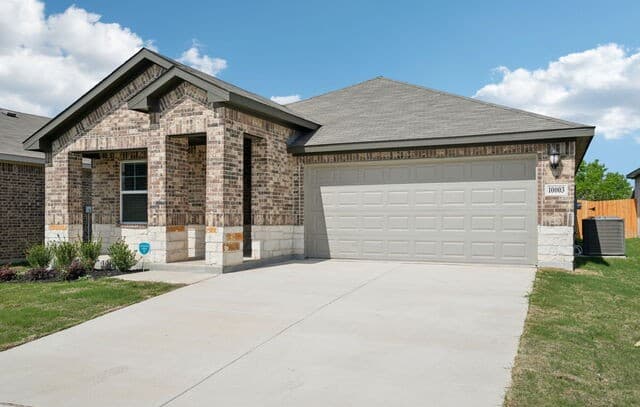 4-bedroom rental at 10003 Briceway Gap in San Antonio, TX — photo 2