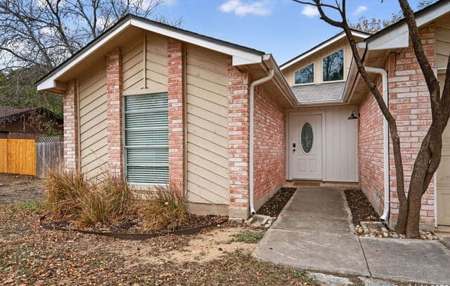 2-bedroom rental at 2415 Moss Terrace in San Antonio, TX — photo 4