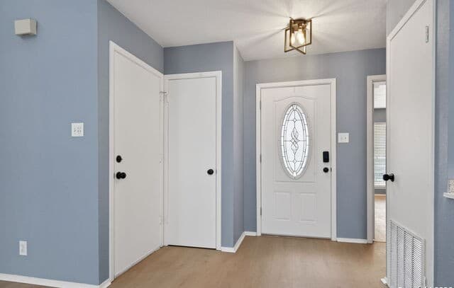 2-bedroom rental at 2415 Moss Terrace in San Antonio, TX — photo 5