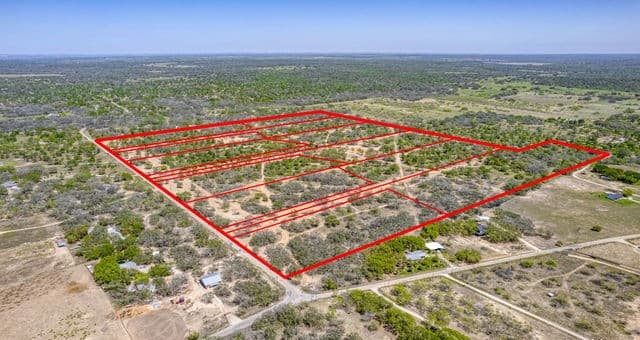 rental at 2731 County Road 770 in Natalia, TX — photo 3