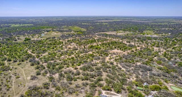 rental at 2731 County Road 770 in Natalia, TX — photo 5