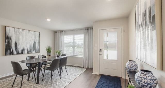 5-bedroom rental at 4915 Casual Water in San Antonio, TX — photo 3