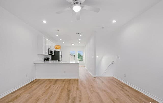 3-bedroom rental at 1518 S Walters Unit 102 in San Antonio, TX — photo 2