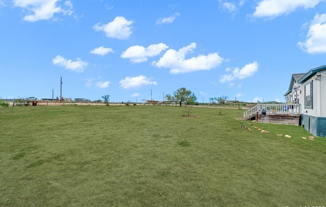 4-bedroom rental at 138 County Road 2665 in Devine, TX — photo 3