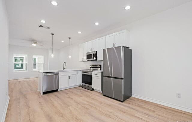 3-bedroom rental at 1303 Essex St Unit 102 in San Antonio, TX — photo 4