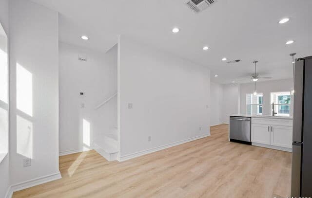 3-bedroom rental at 1303 Essex St Unit 102 in San Antonio, TX — photo 5