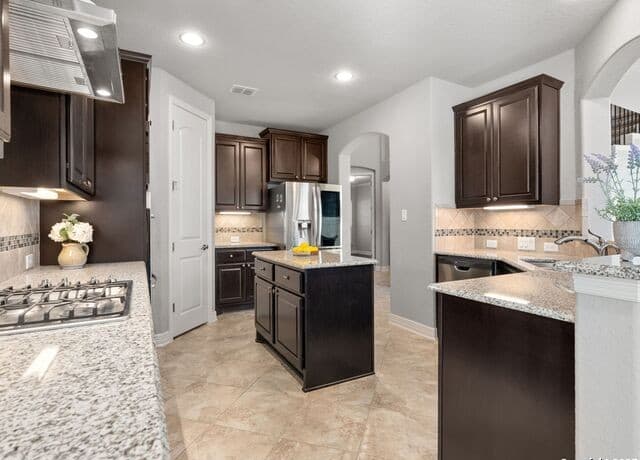 3-bedroom rental at 7801 Timber Top in Fair Oaks Ranch, TX — photo 3