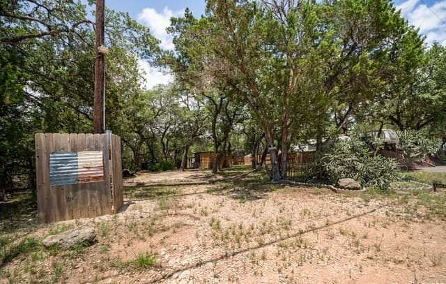 6-bedroom rental at 946 Frontier Ln in Bandera, TX — photo 5