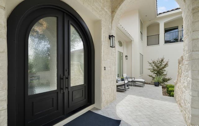 5-bedroom rental at 170 Riverwood in Boerne, TX — photo 4