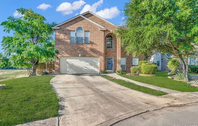 3-bedroom rental at 8103 Heritage Park in San Antonio, TX — photo 2