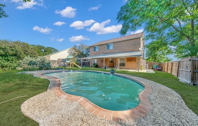 3-bedroom rental at 8103 Heritage Park in San Antonio, TX — photo 3