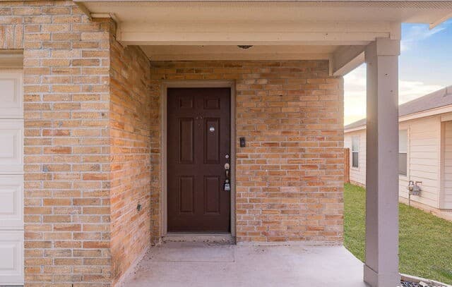 3-bedroom rental at 5519 Red Cyn in San Antonio, TX — photo 4