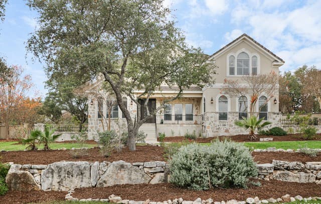 4-bedroom rental at 18 Champion in San Antonio, TX — photo 1