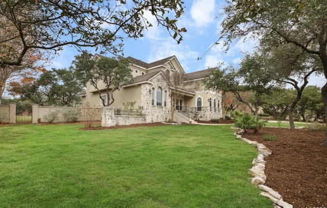 4-bedroom rental at 18 Champion in San Antonio, TX — photo 4