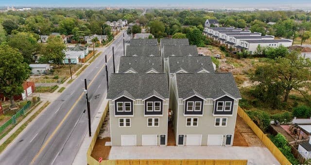 rental at 1510 S Walters #101,102 in San Antonio, TX — photo 4