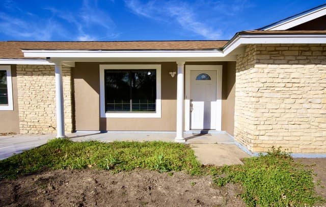 4-bedroom rental at 7107 Westlawn Dr in San Antonio, TX — photo 5