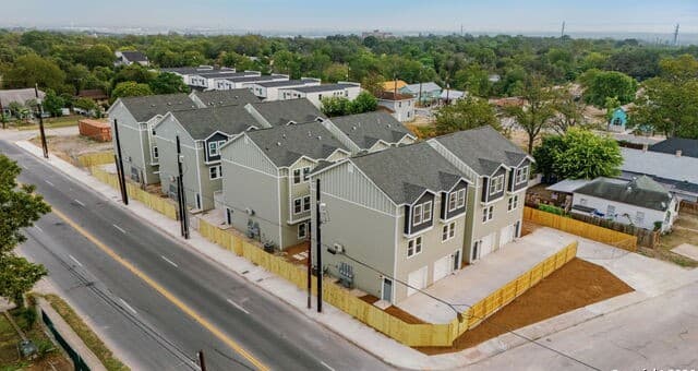 rental at 1510 S Essex St 101,102 in San Antonio, TX — photo 1