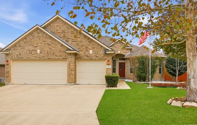 4-bedroom rental at 1402 Mesa Crk in San Antonio, TX — photo 1