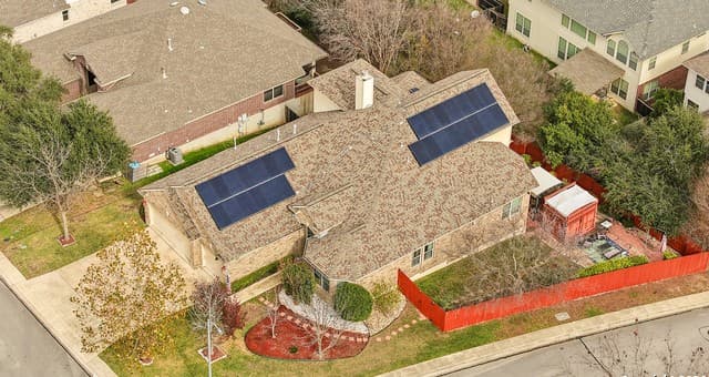 4-bedroom rental at 1402 Mesa Crk in San Antonio, TX — photo 2