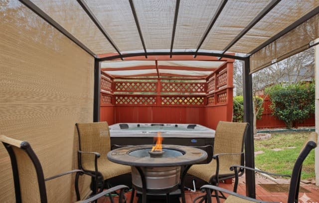 4-bedroom rental at 1402 Mesa Crk in San Antonio, TX — photo 3