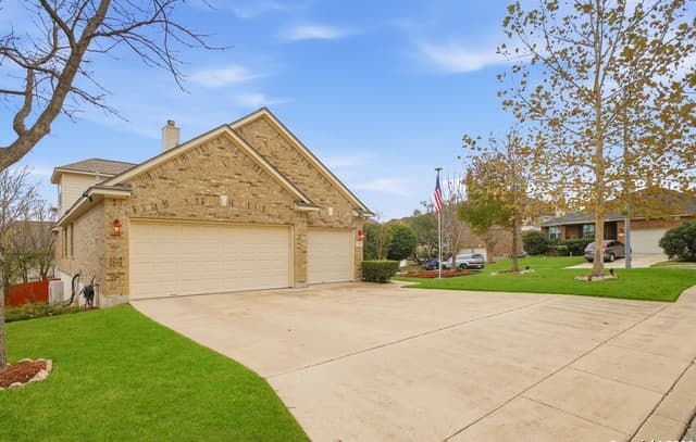 4-bedroom rental at 1402 Mesa Crk in San Antonio, TX — photo 5