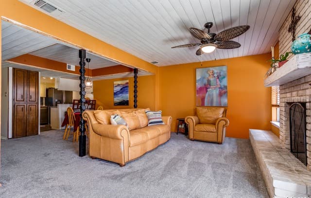 3-bedroom rental at 406 Amistad Blvd in Universal City, TX — photo 2