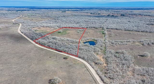 rental at 11.1 ACRES Cr 114 in Nixon, TX — photo 1