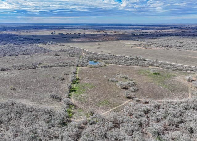 rental at 11.1 ACRES Cr 114 in Nixon, TX — photo 5