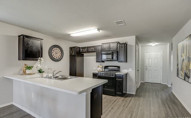 3-bedroom rental at 6903 Cozy Run in San Antonio, TX — photo 5