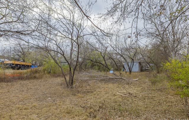 rental at 142 Elson Ave in San Antonio, TX — photo 2