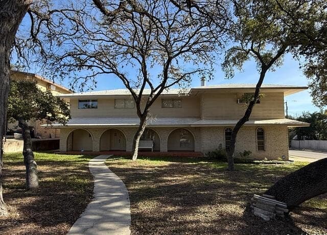 5-bedroom rental at 3714 Litchfield Dr. in San Antonio, TX — photo 3