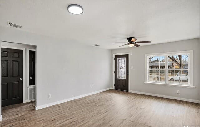 3-bedroom rental at 2039 Schley Ave in San Antonio, TX — photo 5